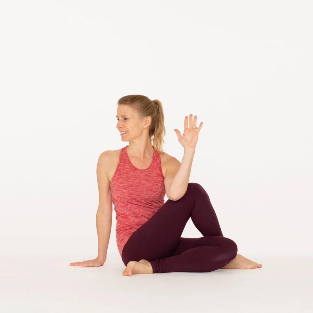 Bhardvajasana or Bhardvaj's Twist Pose | How to do Bhardvaj's Twist Pose  #yoga #yogashorts #shorts - YouTube