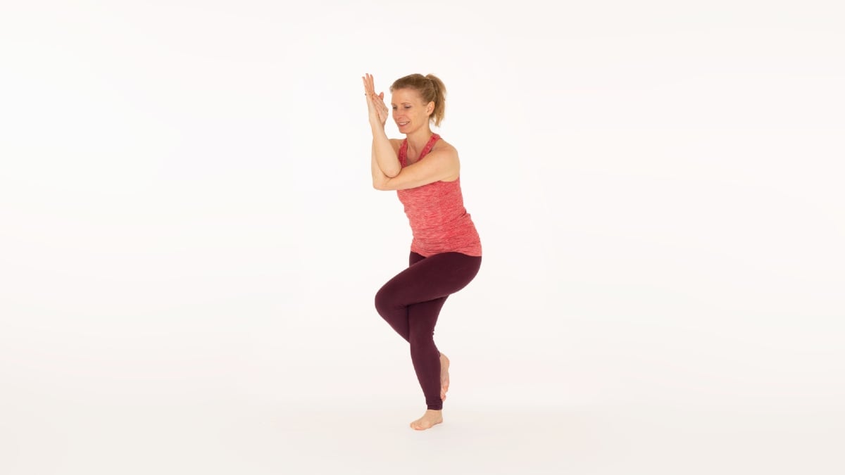 Utthita Parsvakonasana 🤸‍♂️ Extended Side Angle Pose, variation 💪 From  Tadasana (Mountain ⛰ Pose), reach your a… | Side angle pose, Mountain pose,  Rehabilitation