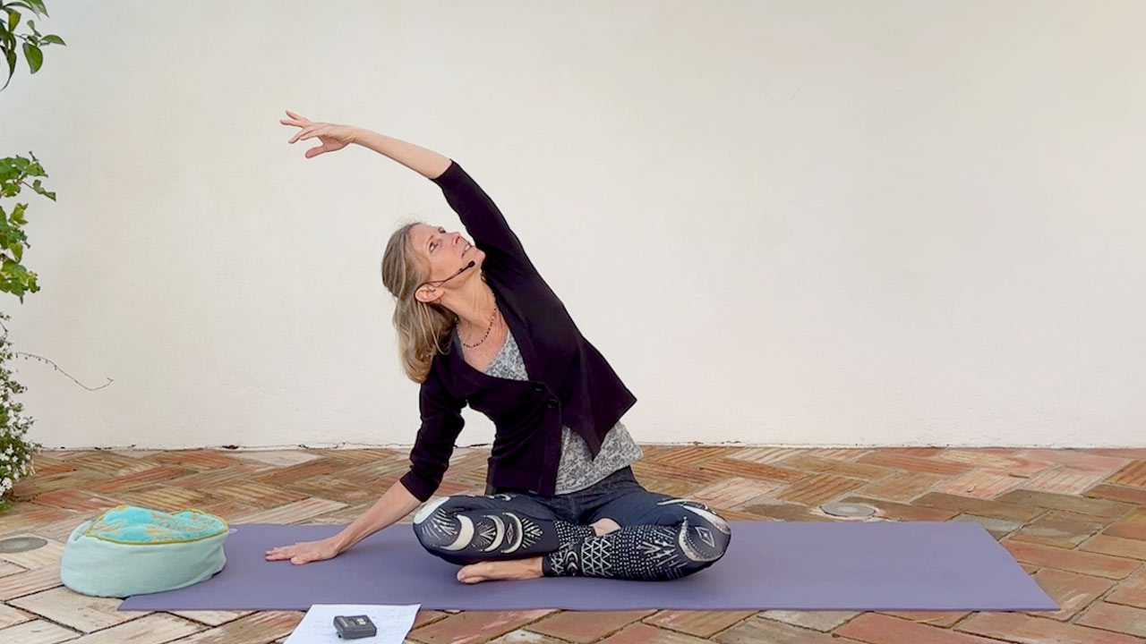 Esther Ekhart yoga class