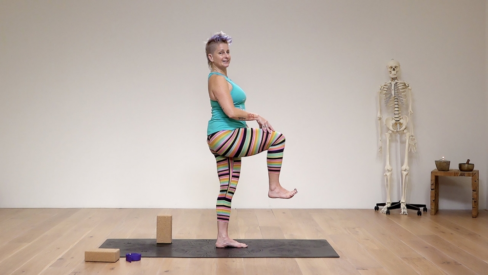 How to keep your knees safe in yoga - Ekhart Yoga