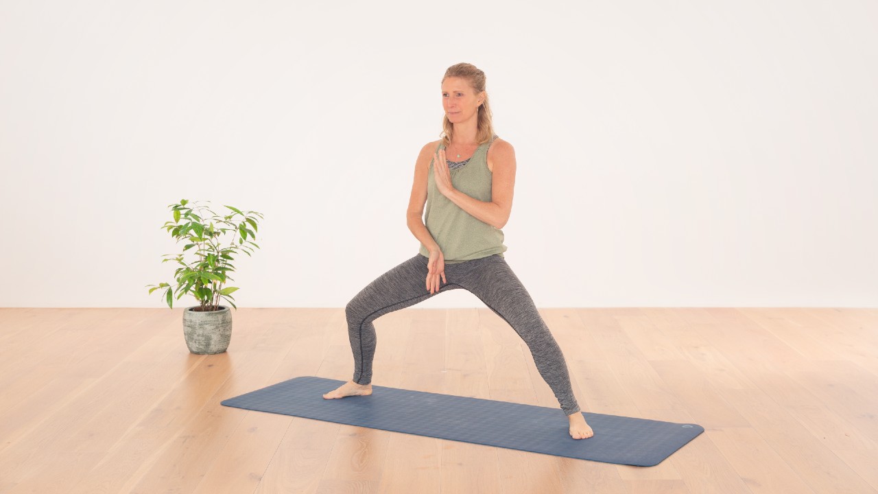 https://www.ekhartyoga.com/media/image/articles/Move-Your-Chi-Program-Ekhart-Yoga.jpg