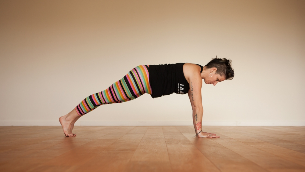3 approaches to awaken and strengthen the core - Ekhart Yoga