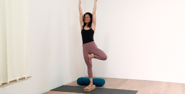 Tree Pose aka #Vrksasana 1. Sole of foot presses into thigh and pelvic bowl  (otherwise to calf, not the knee)… | Yoga poses advanced, Yoga poses, Easy  yoga workouts