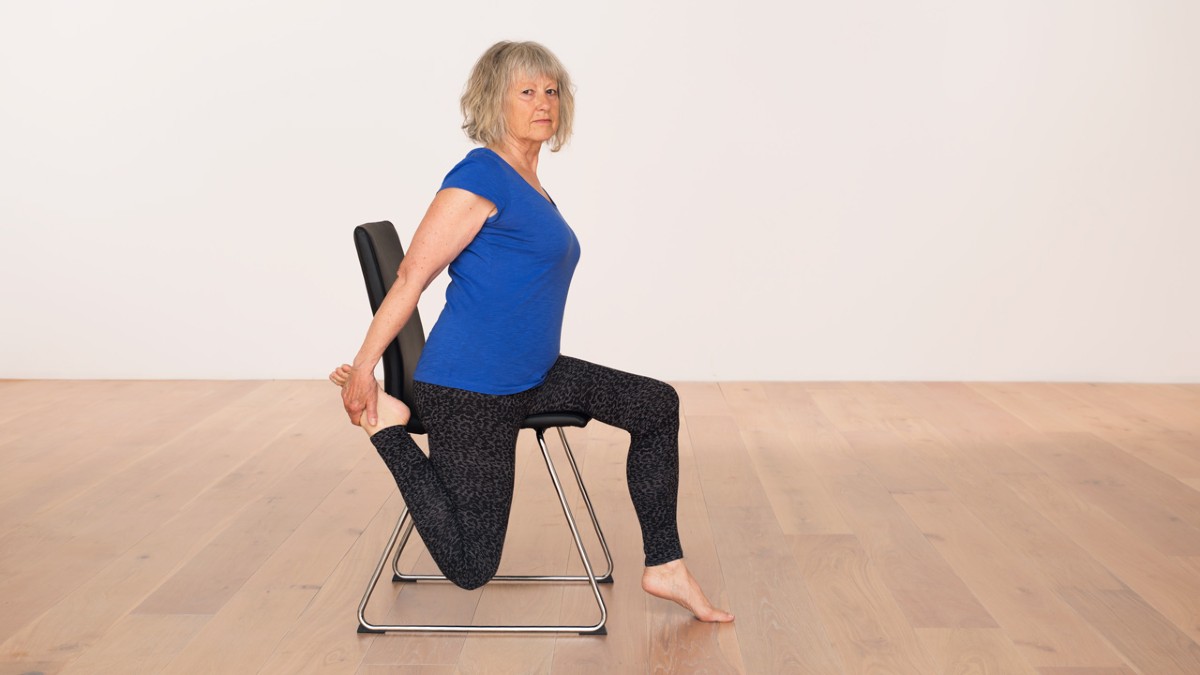 quadricep stretch with chair