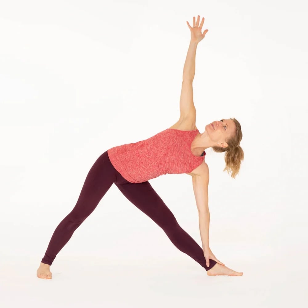 Triangle Pose (Utthita Trikonasana) Instructions & Photos • Yoga Basics